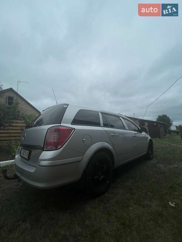 Универсал Opel Astra 2013 в Дымере