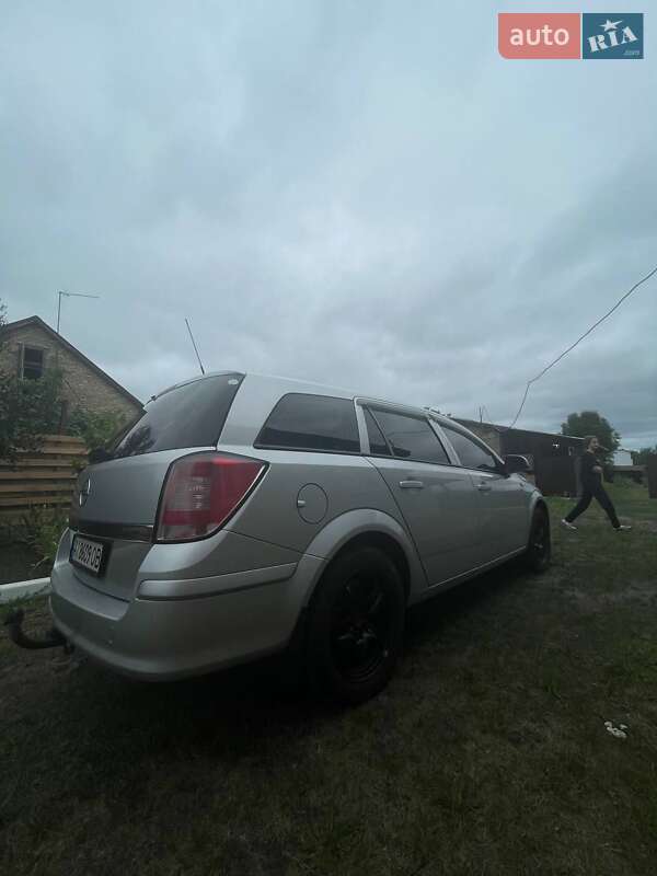Универсал Opel Astra 2013 в Дымере