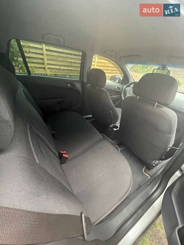 Универсал Opel Astra 2013 в Дымере