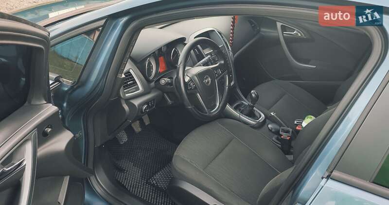 Універсал Opel Astra 2012 в Вінниці