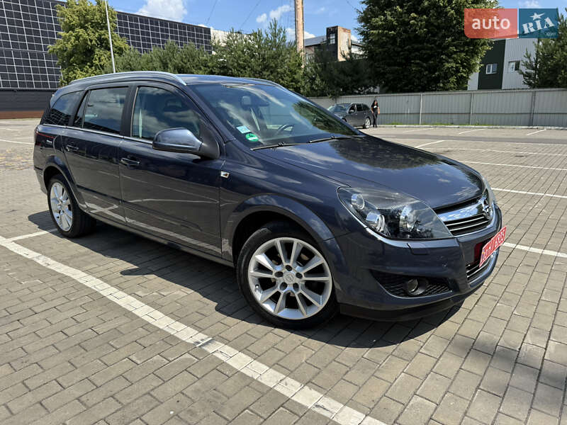 Универсал Opel Astra 2010 в Луцке