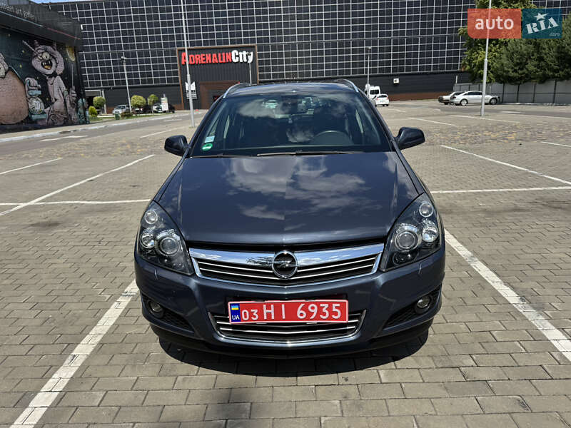 Универсал Opel Astra 2010 в Луцке