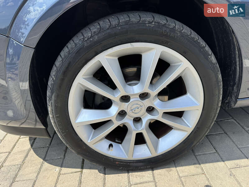 Универсал Opel Astra 2010 в Луцке