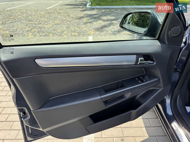 Универсал Opel Astra 2010 в Луцке