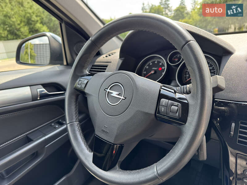Универсал Opel Astra 2010 в Луцке