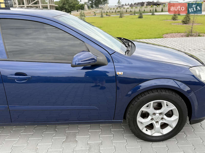 Хэтчбек Opel Astra 2006 в Черновцах