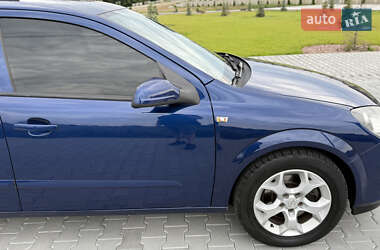 Хэтчбек Opel Astra 2006 в 