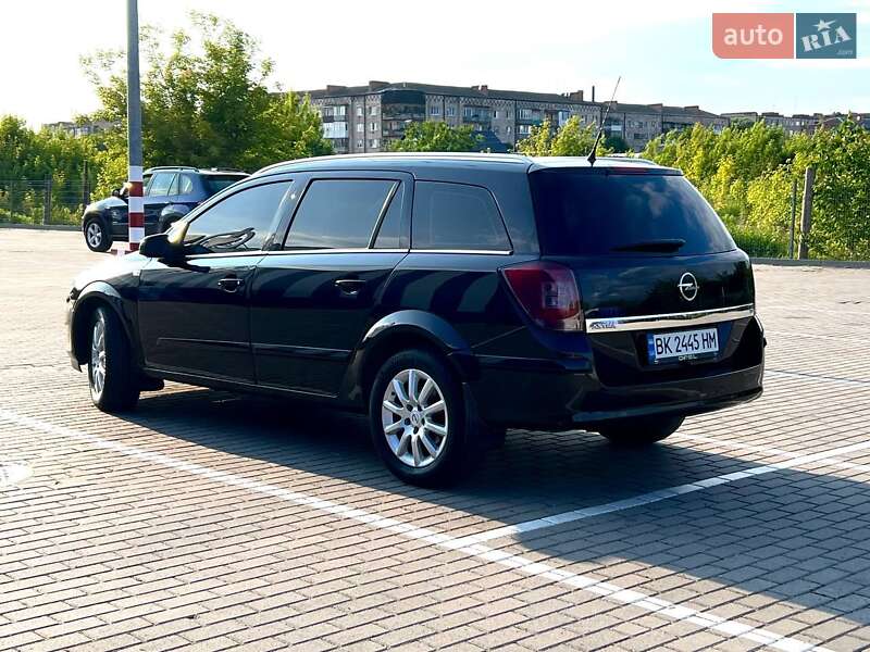 Универсал Opel Astra 2008 в Дубно