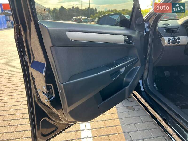 Универсал Opel Astra 2008 в Дубно