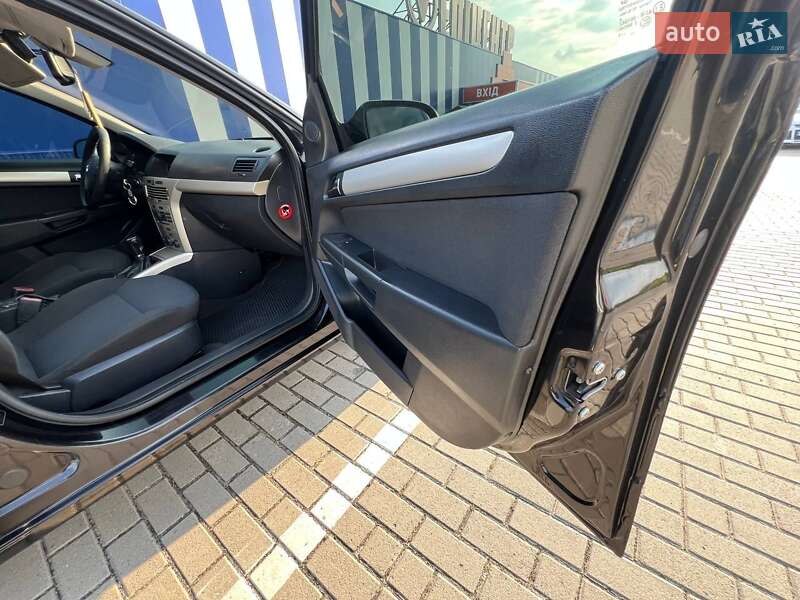 Универсал Opel Astra 2008 в Дубно