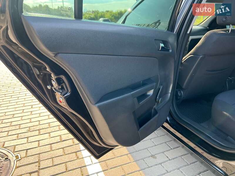 Универсал Opel Astra 2008 в Дубно