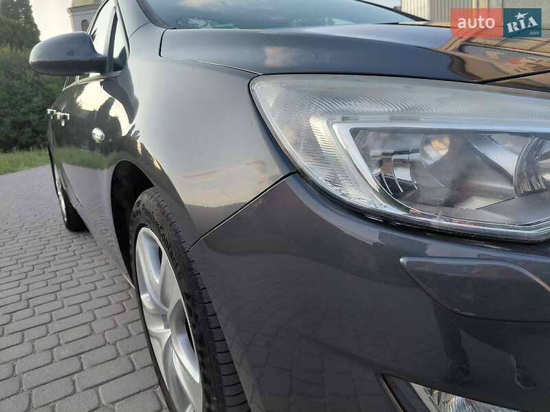 Універсал Opel Astra 2011 в Вінниці