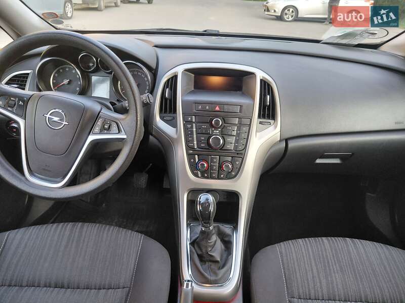 Універсал Opel Astra 2011 в Вінниці