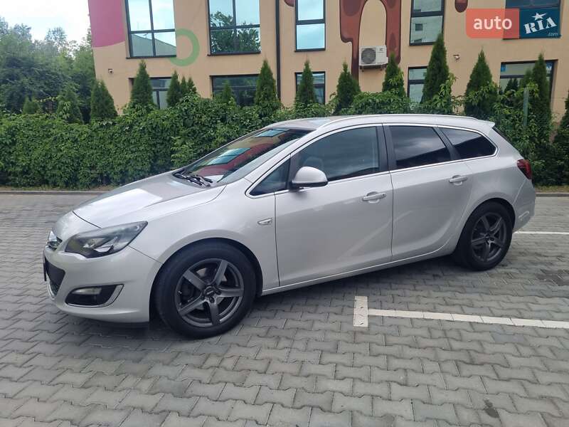 Універсал Opel Astra 2014 в Луцьку