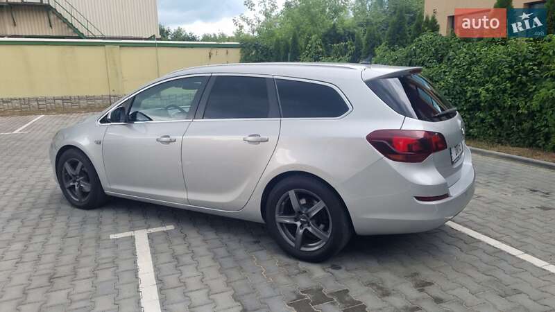 Універсал Opel Astra 2014 в Луцьку