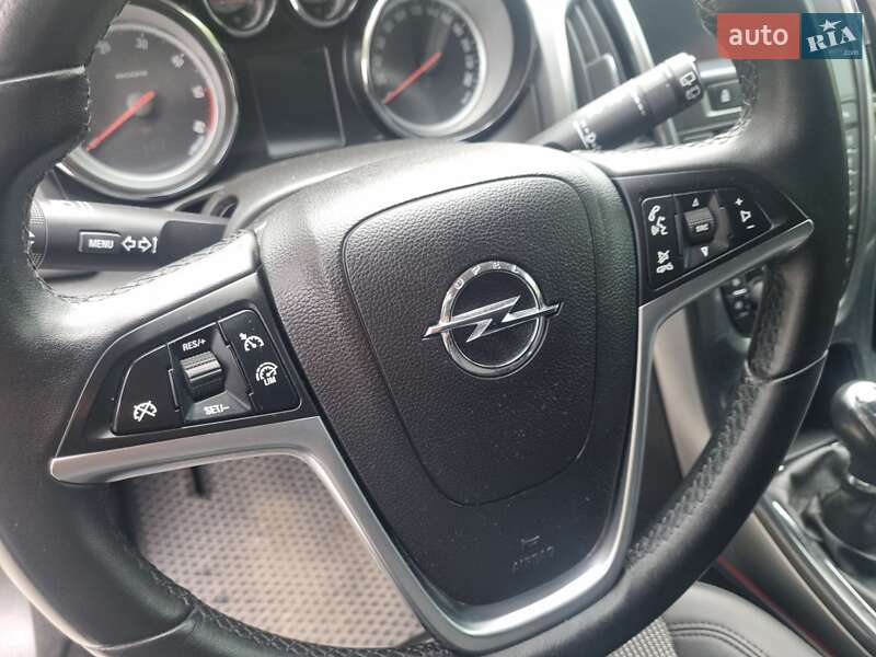 Універсал Opel Astra 2014 в Луцьку