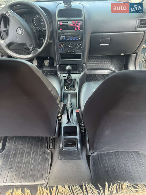 Седан Opel Astra 2000 в Гайсине