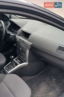 Хэтчбек Opel Astra 2012 в 