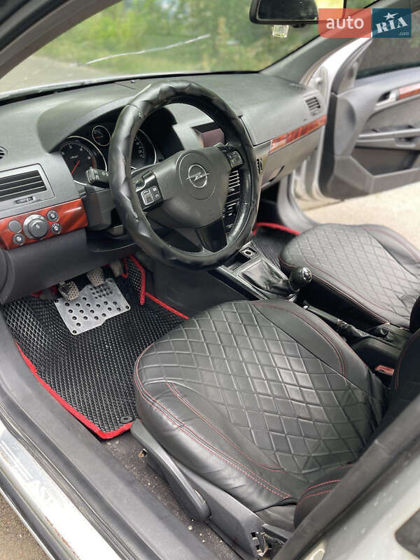 Универсал Opel Astra 2005 в Ровно