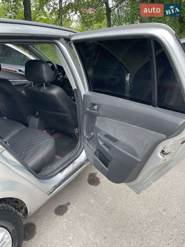 Универсал Opel Astra 2005 в Ровно