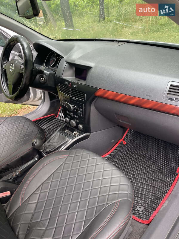 Универсал Opel Astra 2005 в Ровно