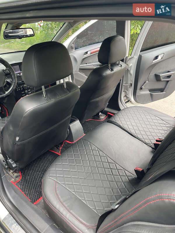 Универсал Opel Astra 2005 в Ровно