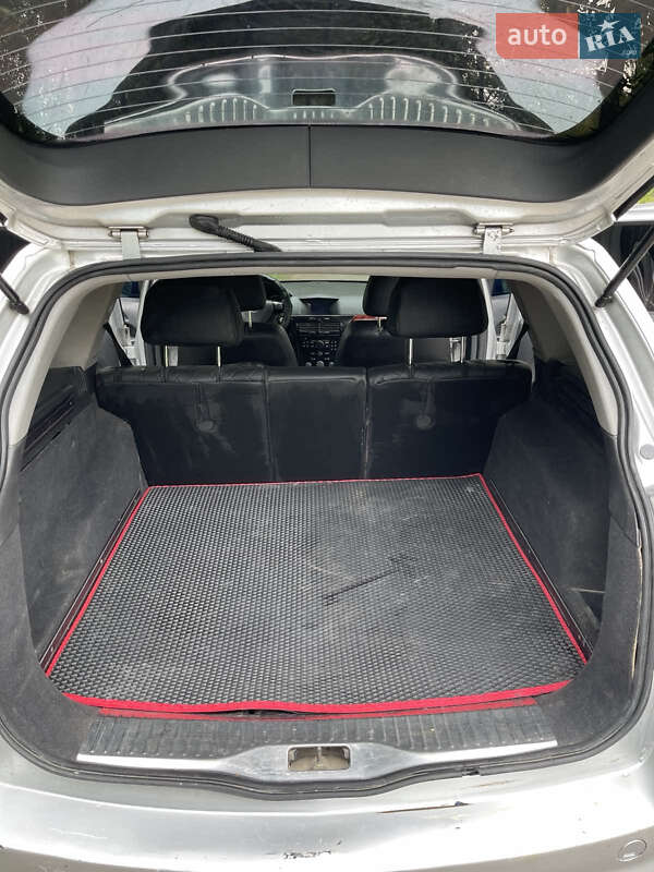 Универсал Opel Astra 2005 в Ровно