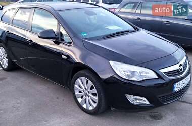 Универсал Opel Astra 2010 в 