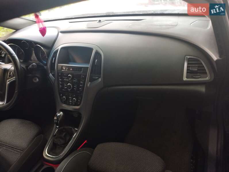 Універсал Opel Astra 2013 в Києві