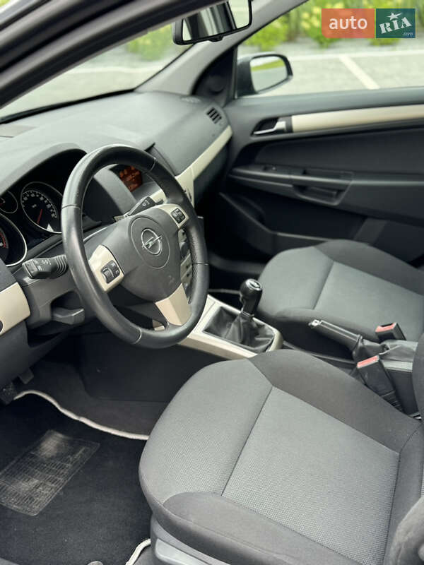 Универсал Opel Astra 2007 в Луцке