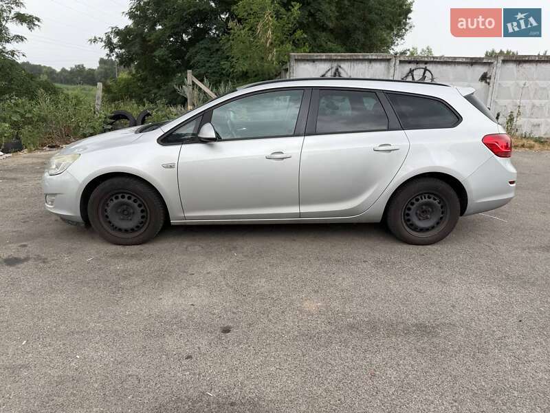 Универсал Opel Astra 2011 в Киеве