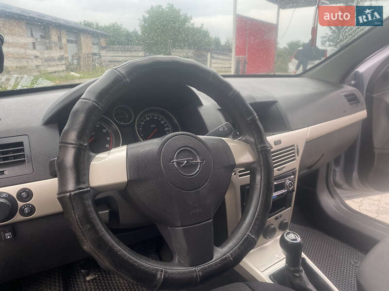 Седан Opel Astra 2008 в Калуше