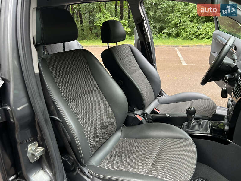 Универсал Opel Astra 2009 в Житомире