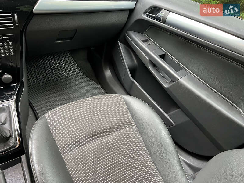 Универсал Opel Astra 2009 в Житомире