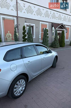 Универсал Opel Astra 2013 в 
