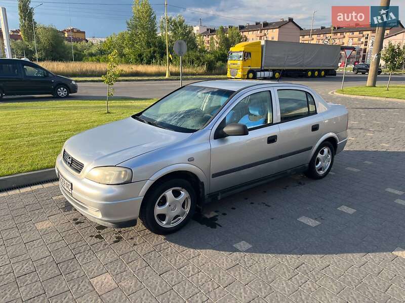 Седан Opel Astra 2005 в Ужгороде