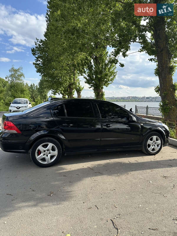 Седан Opel Astra 2008 в Тернополе