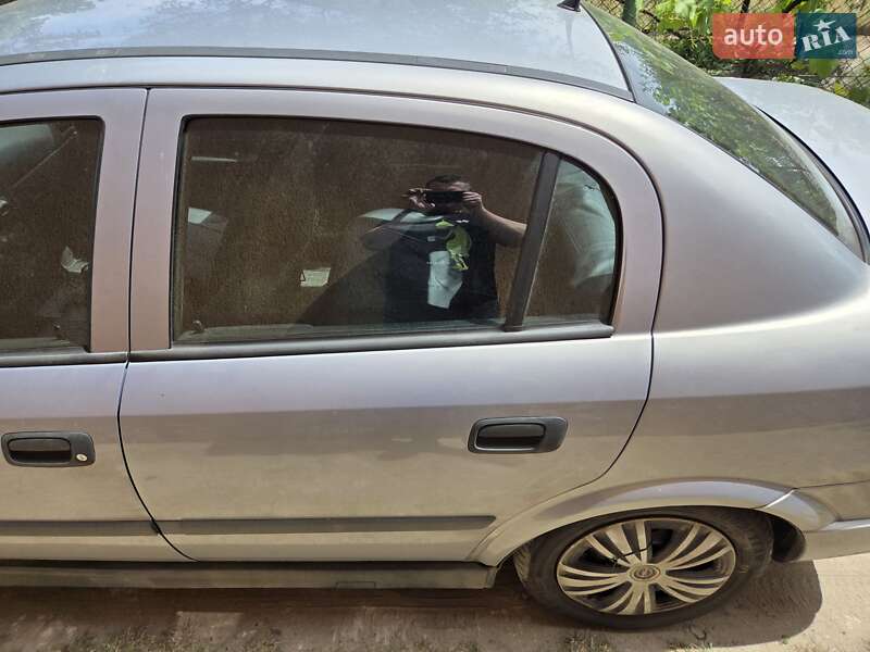 Седан Opel Astra 2000 в Львові