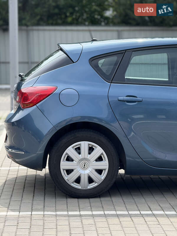 Хетчбек Opel Astra 2013 в Луцьку