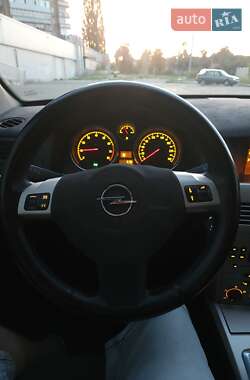 Хэтчбек Opel Astra 2007 в 