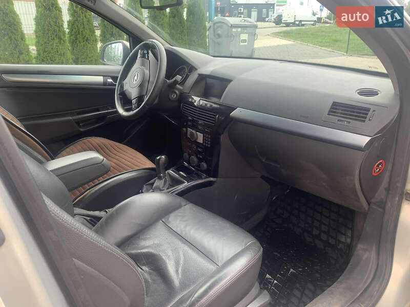 Универсал Opel Astra 2010 в Черновцах