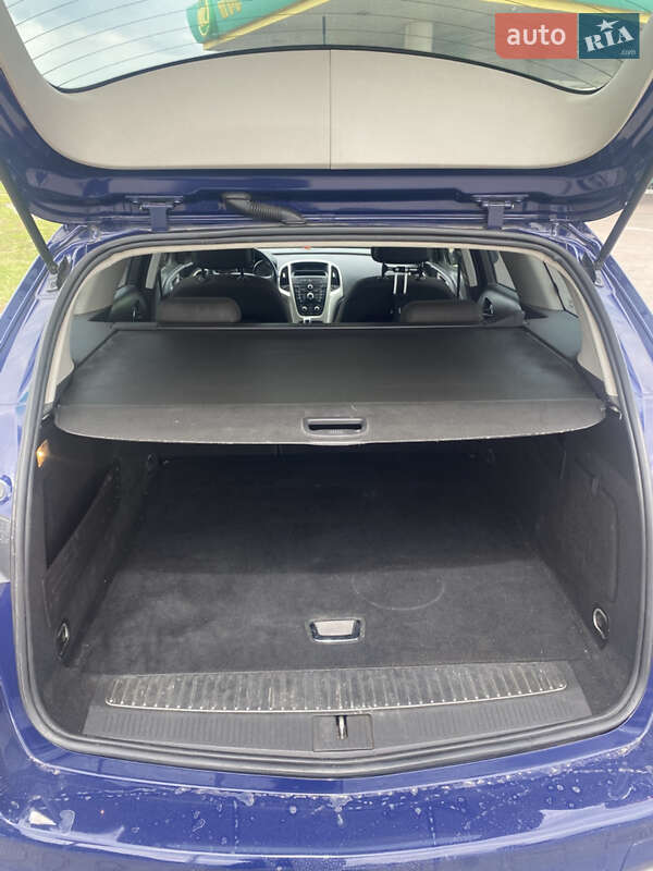 Универсал Opel Astra 2011 в Ивано-Франковске