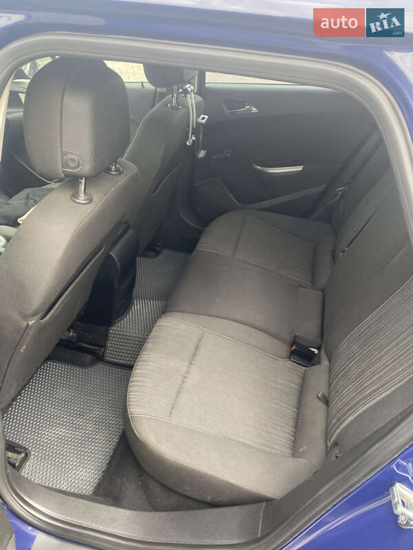 Универсал Opel Astra 2011 в Ивано-Франковске