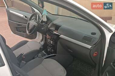 Универсал Opel Astra 2010 в 