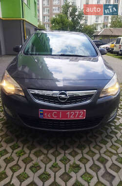 Хэтчбек Opel Astra 2011 в 