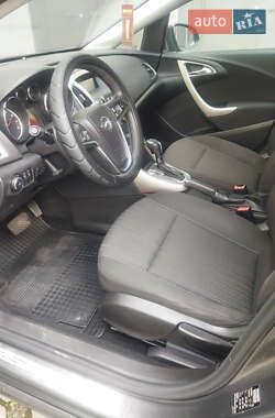 Хэтчбек Opel Astra 2011 в 