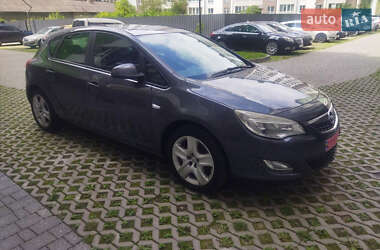 Хэтчбек Opel Astra 2011 в 