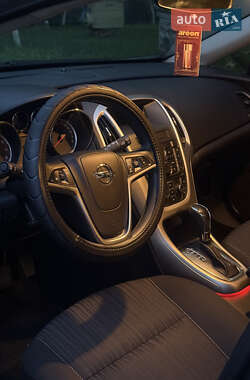 Хэтчбек Opel Astra 2011 в 
