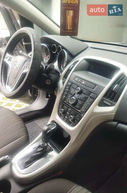 Хэтчбек Opel Astra 2011 в 