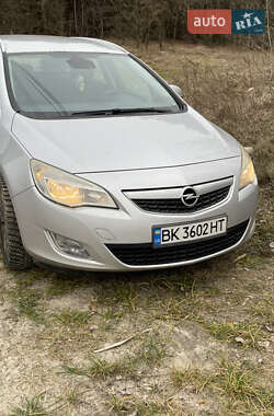 Седан Opel Astra 2012 в 